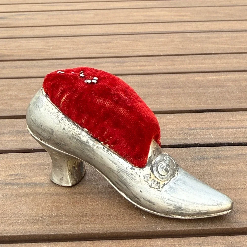 Vintage Shoe Pin Cushion Red Velvet Silver Tone‎ Metal Sewing Needle Holder
